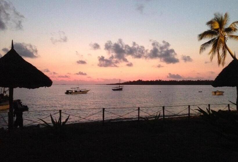 منتجع Butiama Marine Camp