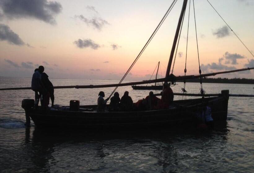 منتجع Butiama Marine Camp