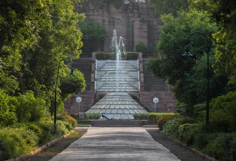 منتجع Welcomheritage Bal Samand Lake Palace