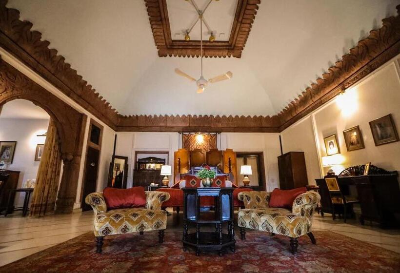 منتجع Welcomheritage Bal Samand Lake Palace