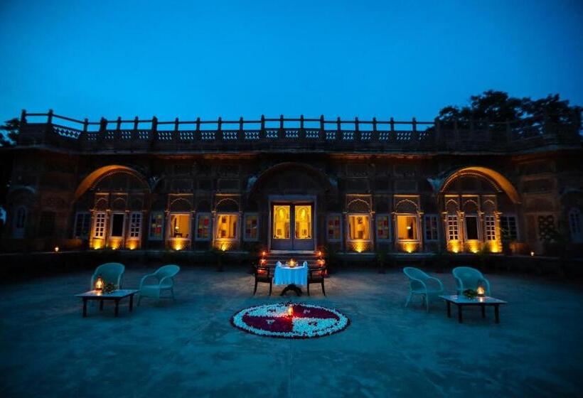 منتجع Welcomheritage Bal Samand Lake Palace