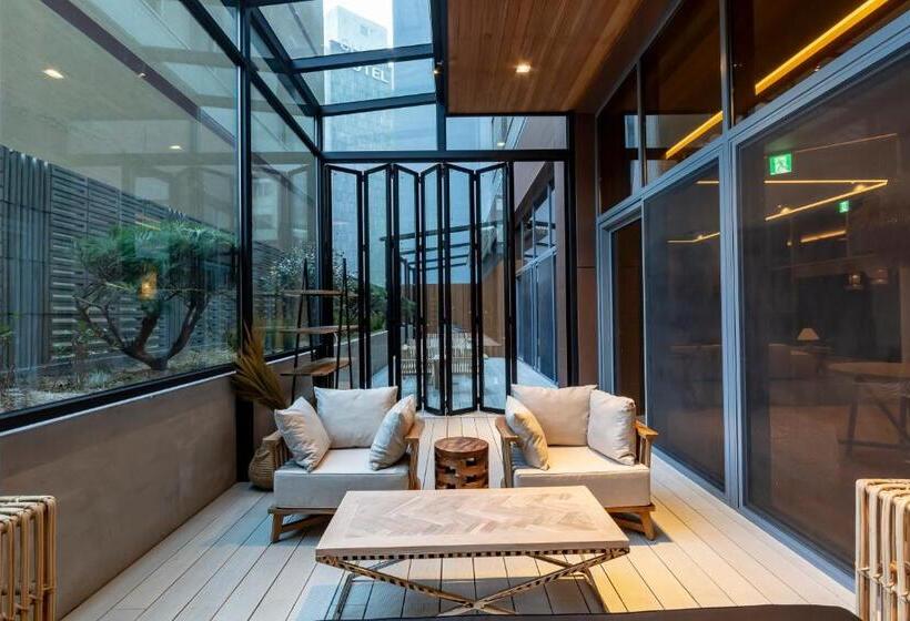 Hound Hotel Signature