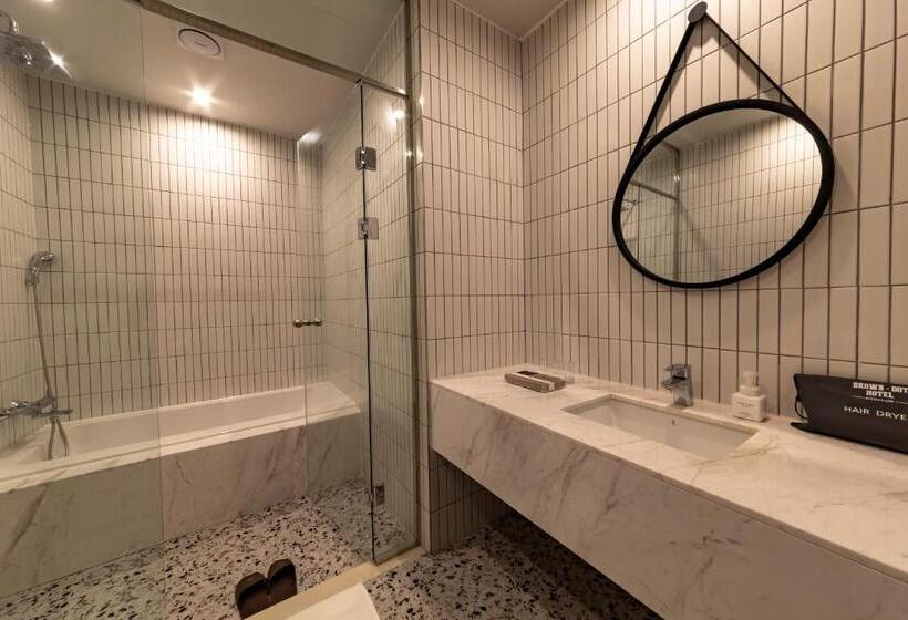 Hound Hotel Signature