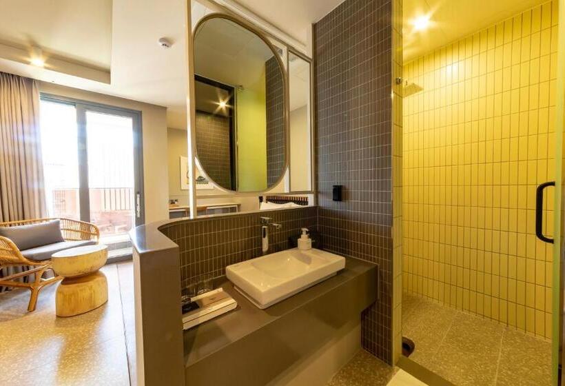 Hound Hotel Signature