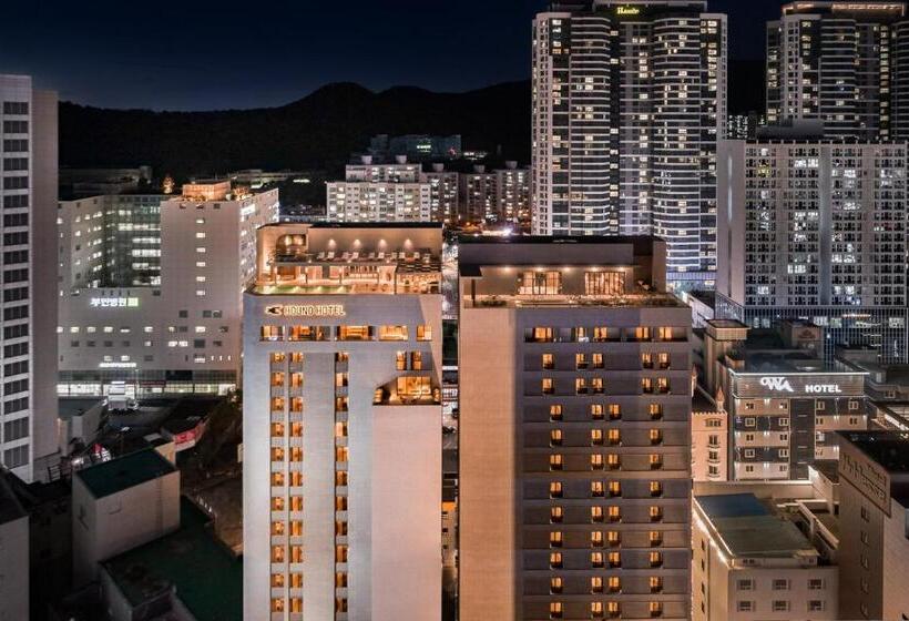 Hound Hotel Signature