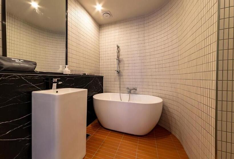 Hound Hotel Signature