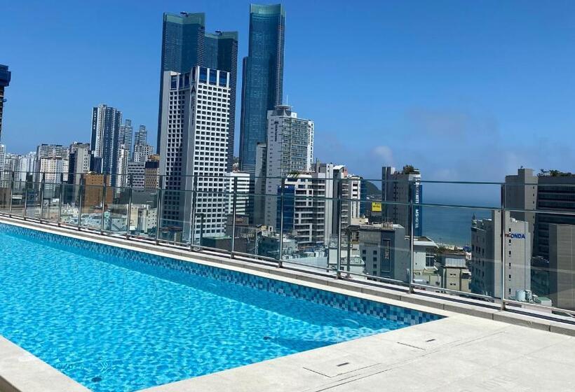 Hound Hotel Signature