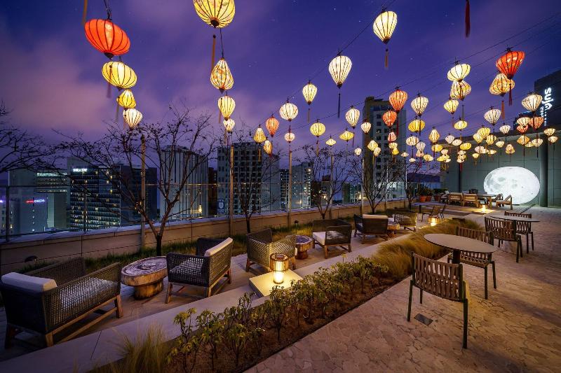 Hound Hotel Signature