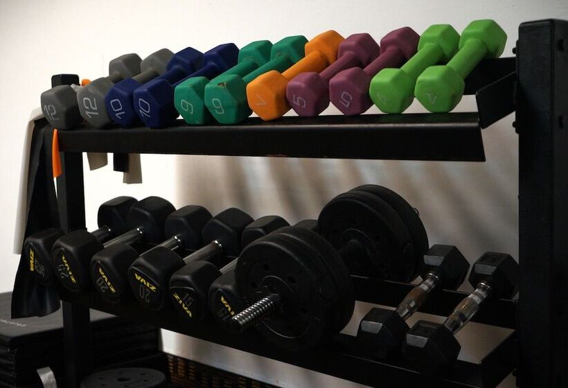 Jolly Roger Inn & Resort