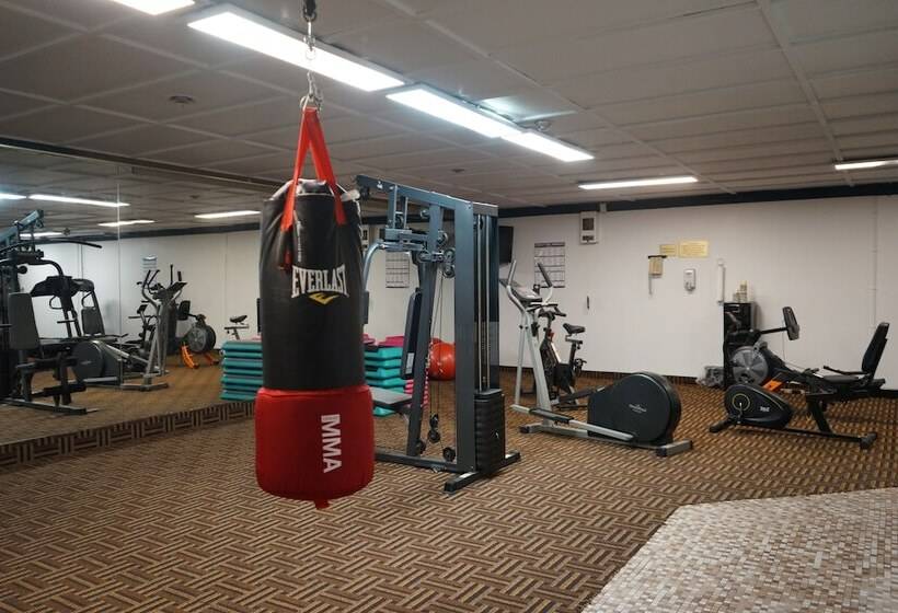 Jolly Roger Inn & Resort