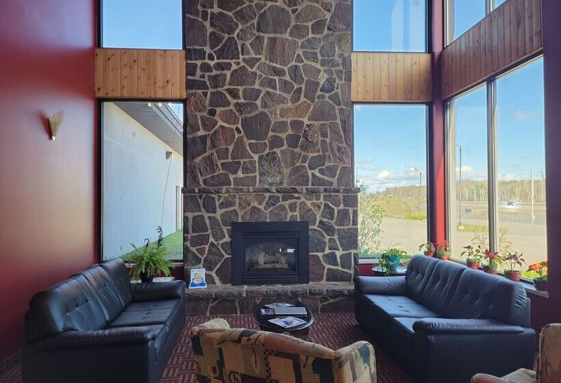 Jolly Roger Inn & Resort