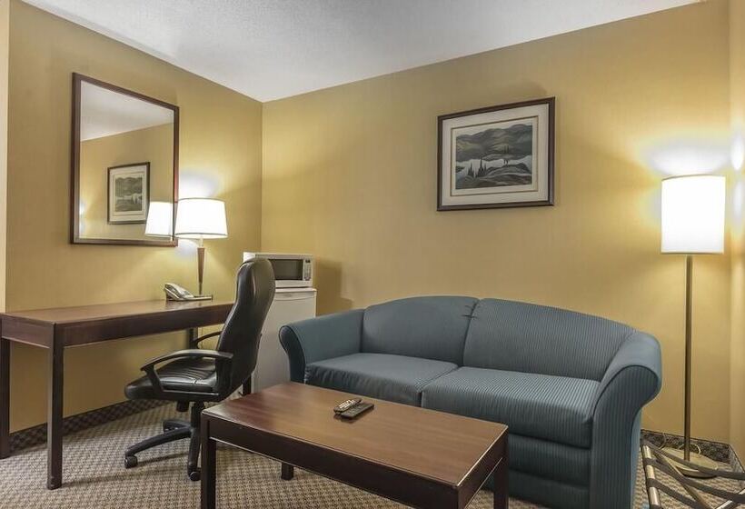 Jolly Roger Inn & Resort