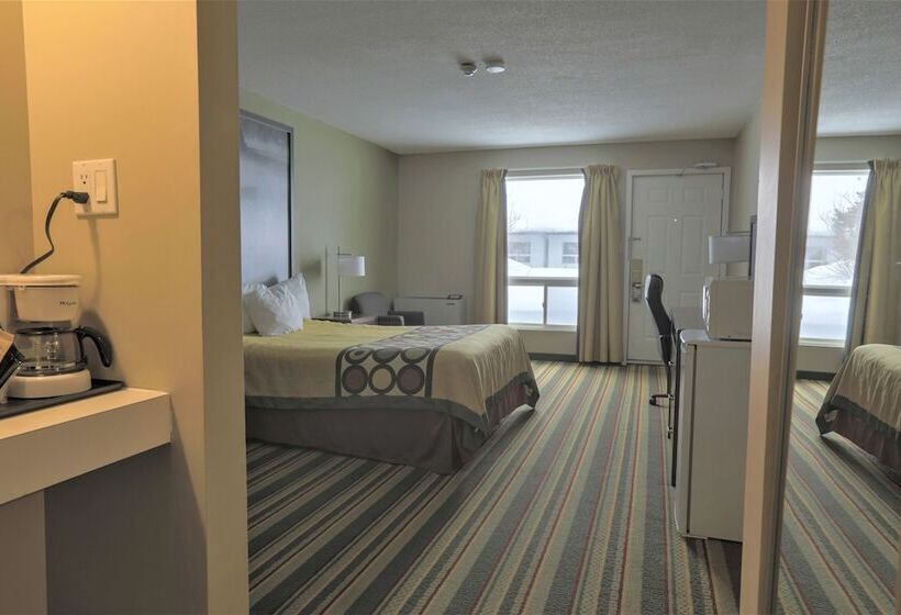 Jolly Roger Inn & Resort