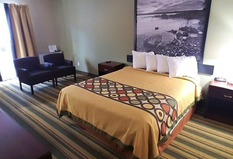 Jolly Roger Inn & Resort