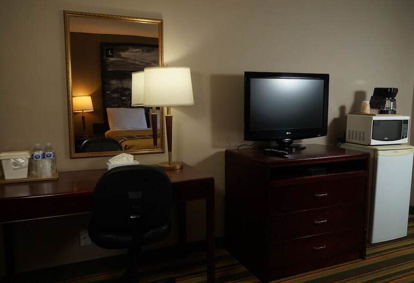 Jolly Roger Inn & Resort