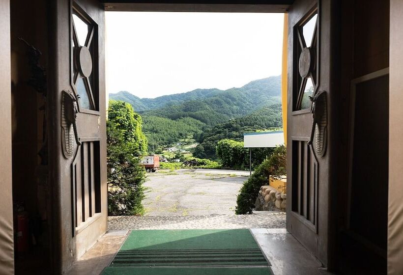 مُتل Pocheon  Kingdom