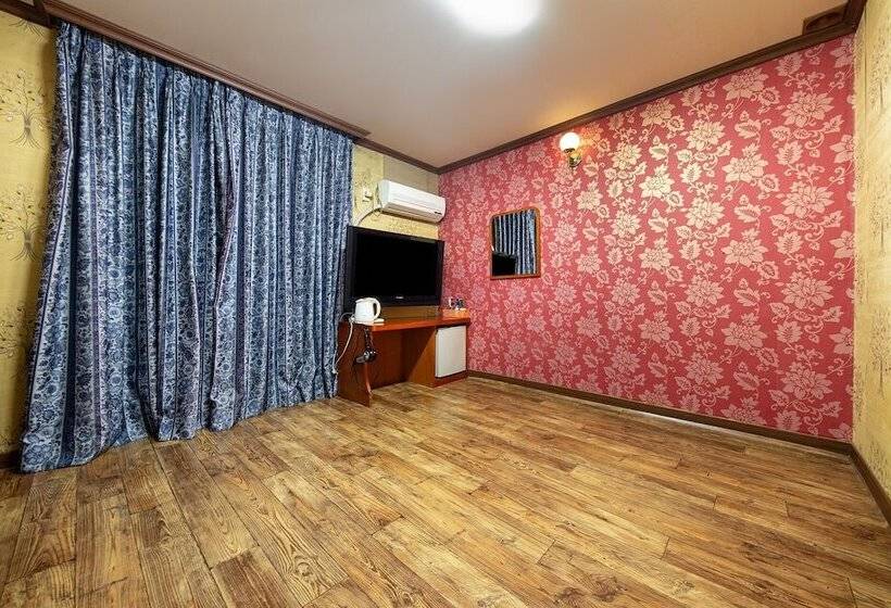 فندق على الطريق Wanju Nari