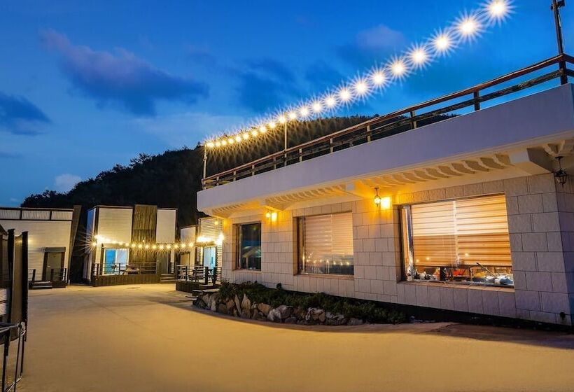 פנסיון Namhae Seven House