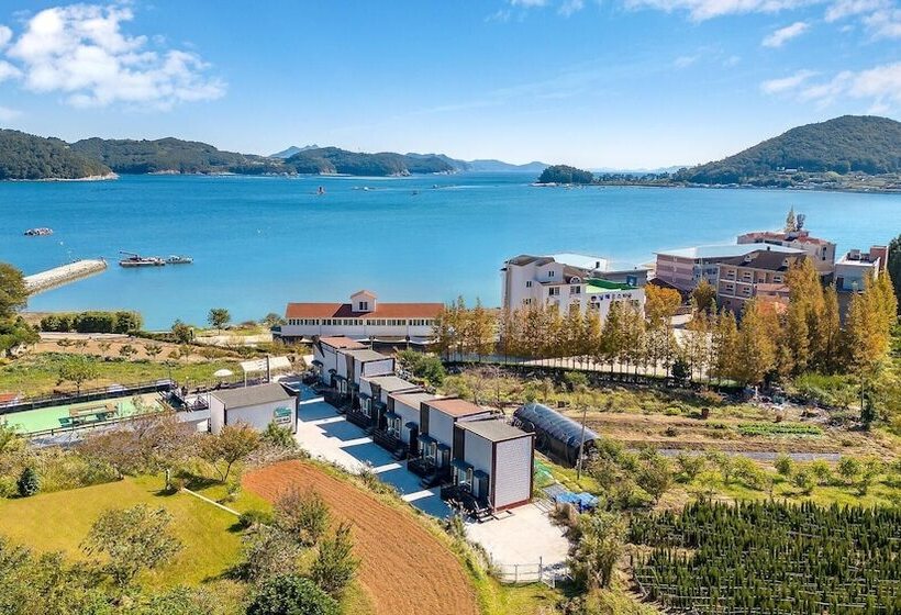 פנסיון Namhae Seven House