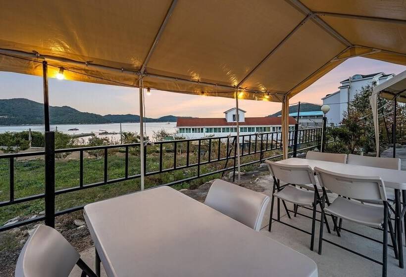 פנסיון Namhae Seven House