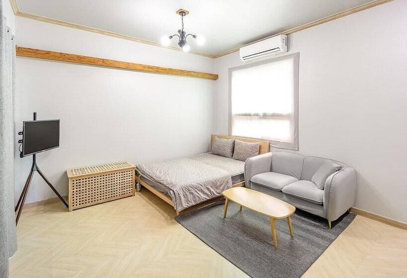 פנסיון Namhae Seven House