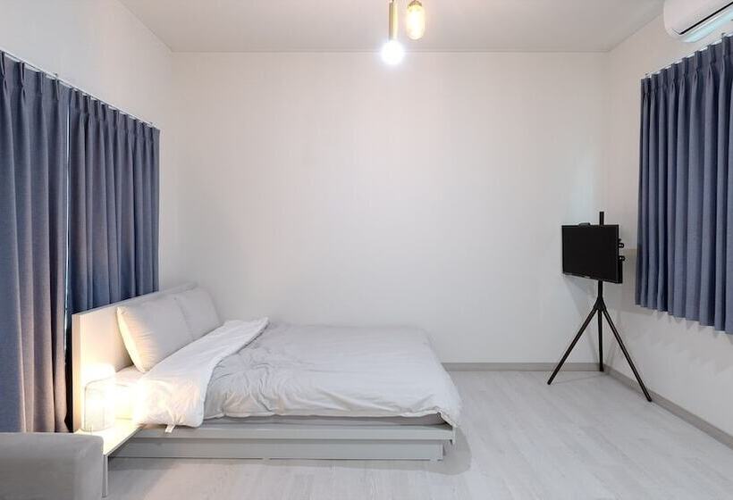 פנסיון Namhae Seven House