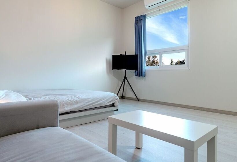 פנסיון Namhae Seven House