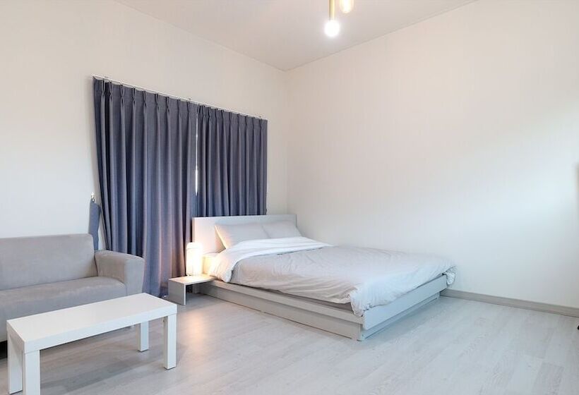 פנסיון Namhae Seven House