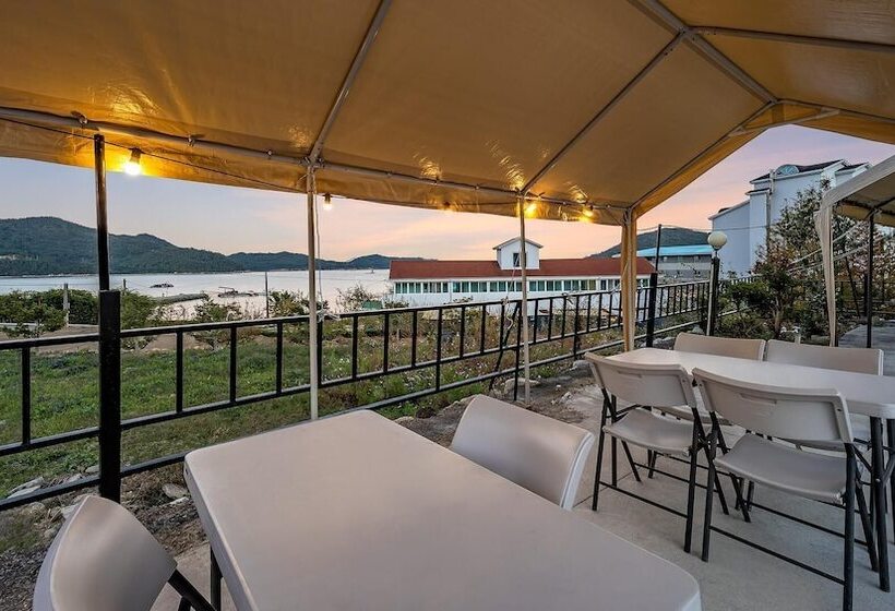 פנסיון Namhae Seven House