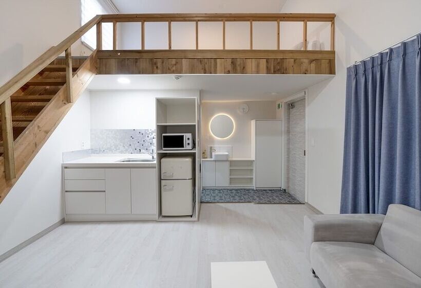 פנסיון Namhae Seven House