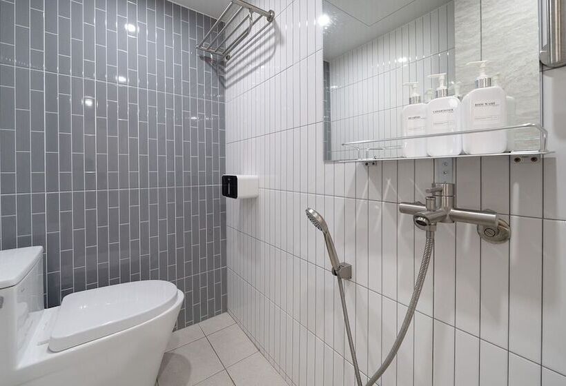 פנסיון Namhae Seven House