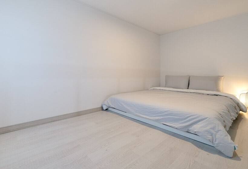 פנסיון Namhae Seven House