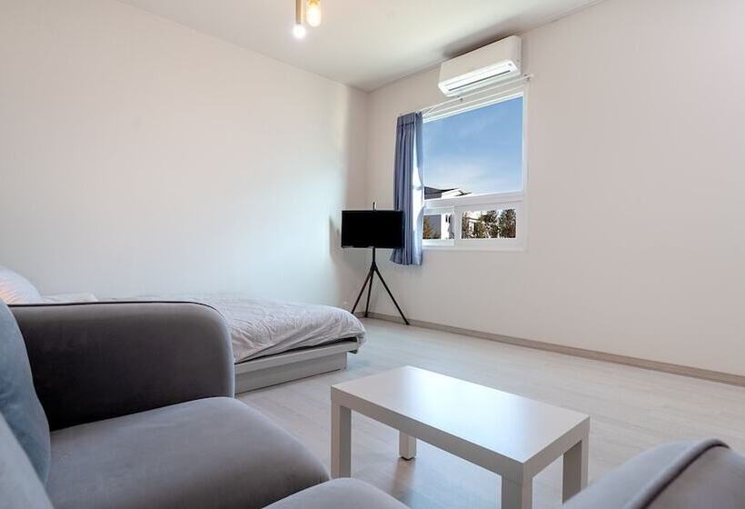 פנסיון Namhae Seven House