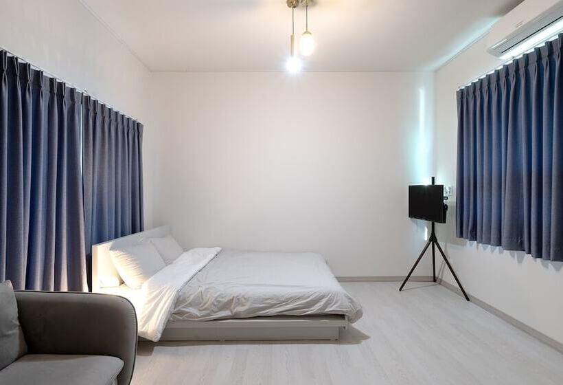 פנסיון Namhae Seven House