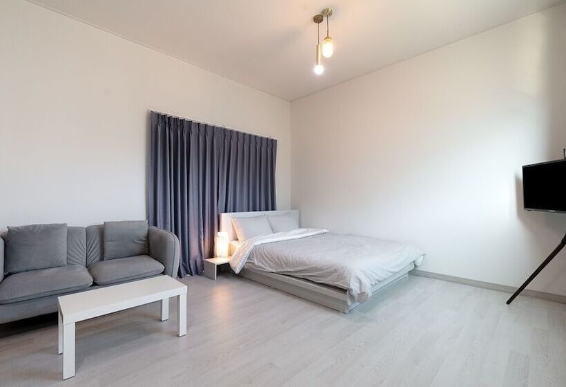 פנסיון Namhae Seven House