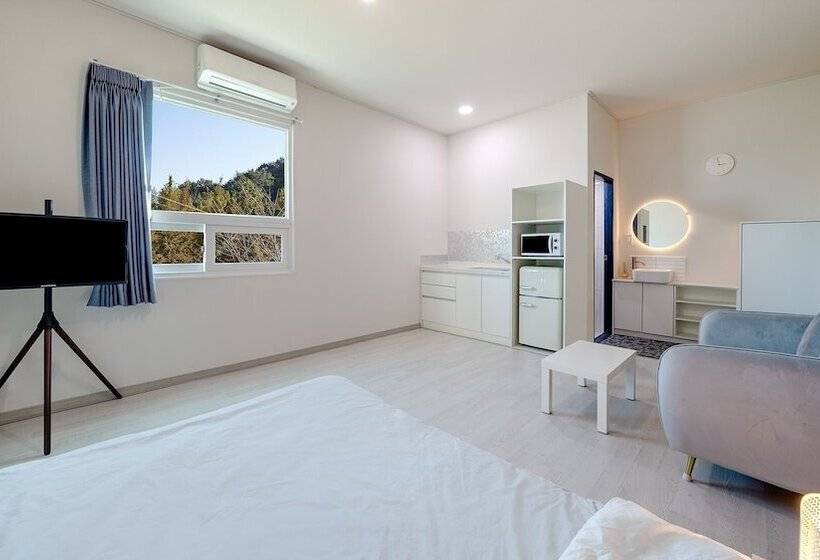 פנסיון Namhae Seven House