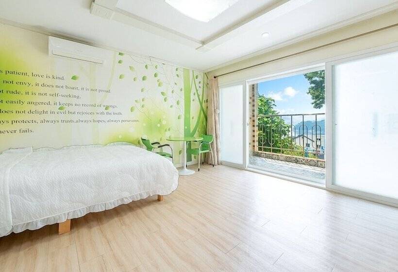 Tongyoung Blue House Spa Pension