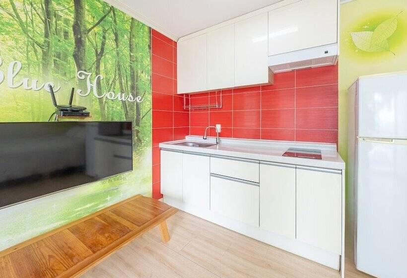 Tongyoung Blue House Spa Pension