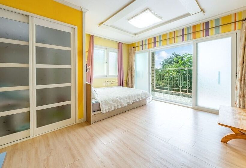 Tongyoung Blue House Spa Pension