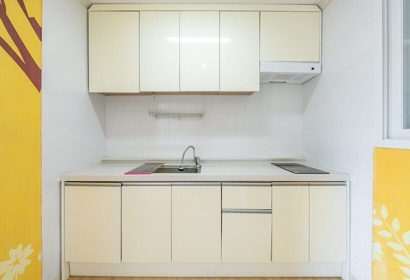 Tongyoung Blue House Spa Pension