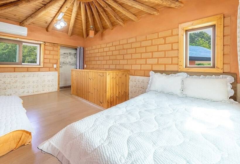 Tongyoung Blue House Spa Pension