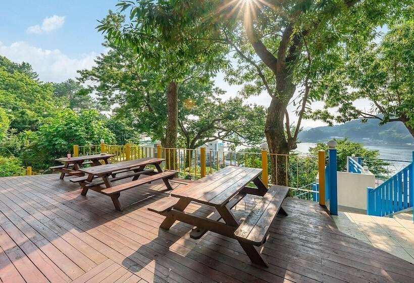 Tongyoung Blue House Spa Pension