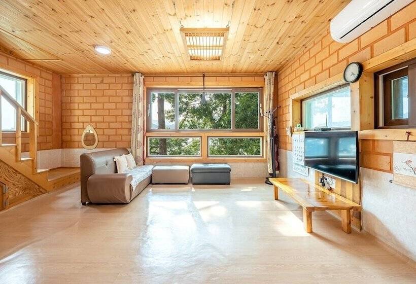 Tongyoung Blue House Spa Pension