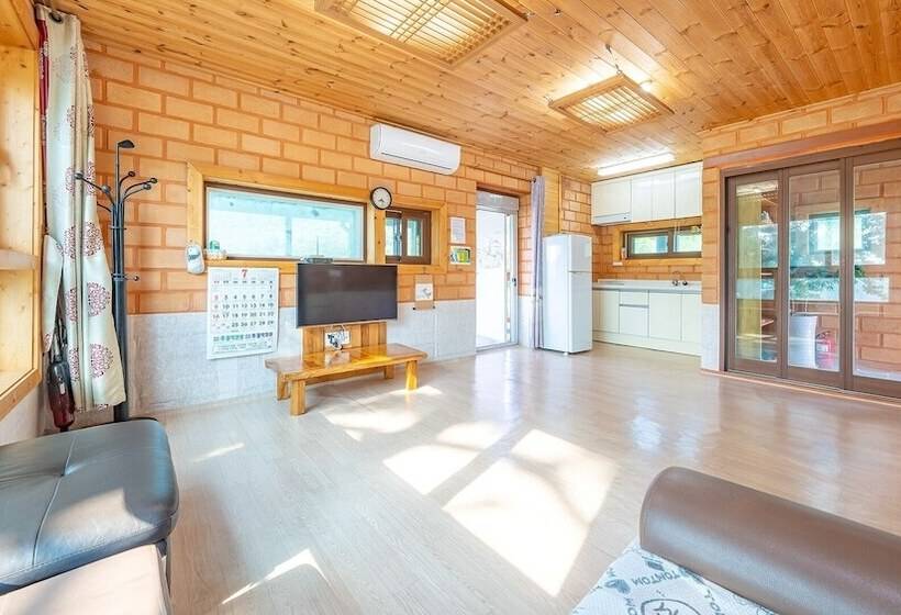 Tongyoung Blue House Spa Pension