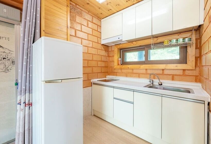 Tongyoung Blue House Spa Pension