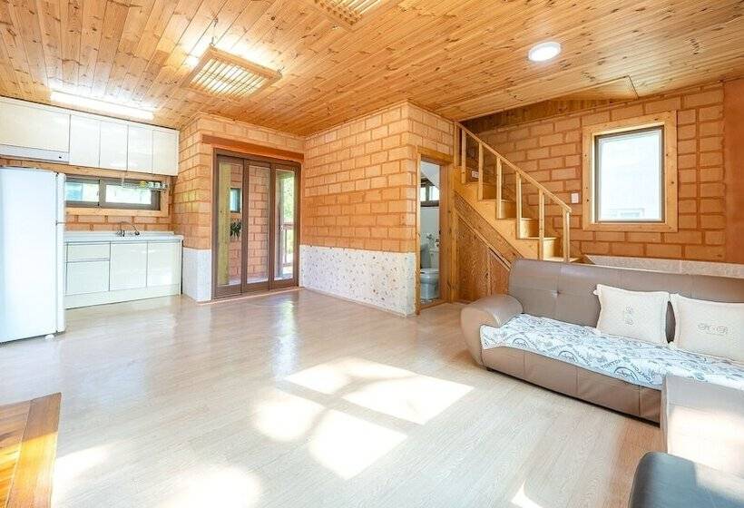 Tongyoung Blue House Spa Pension