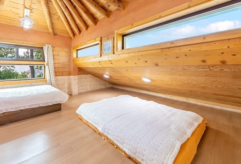 Tongyoung Blue House Spa Pension