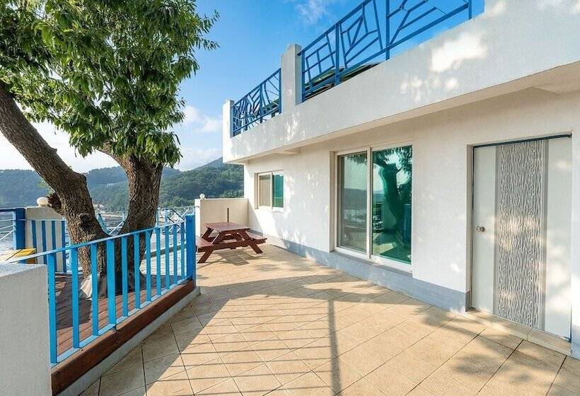 Tongyoung Blue House Spa Pension