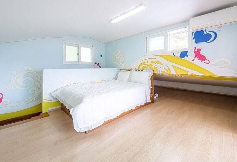 Tongyoung Blue House Spa Pension