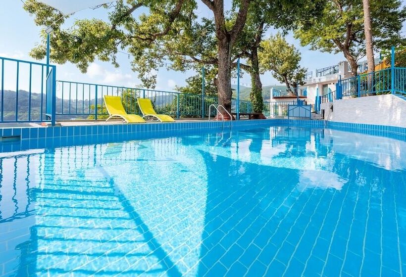 Tongyoung Blue House Spa Pension